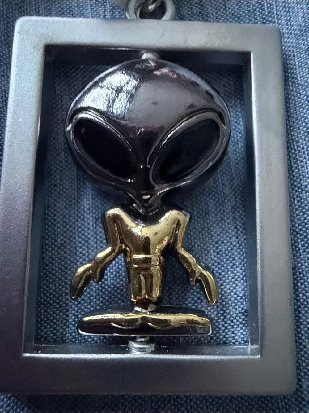 Alien swivel keychain